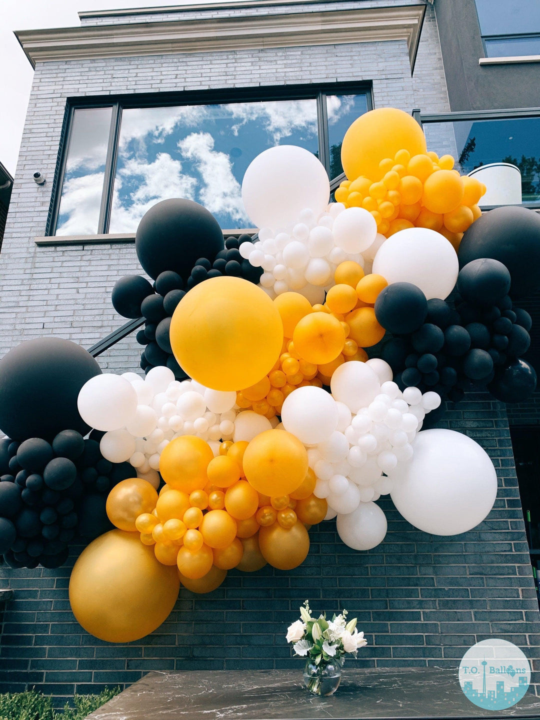 CUSTOM BALLOON CLUSTER T.O. Balloons