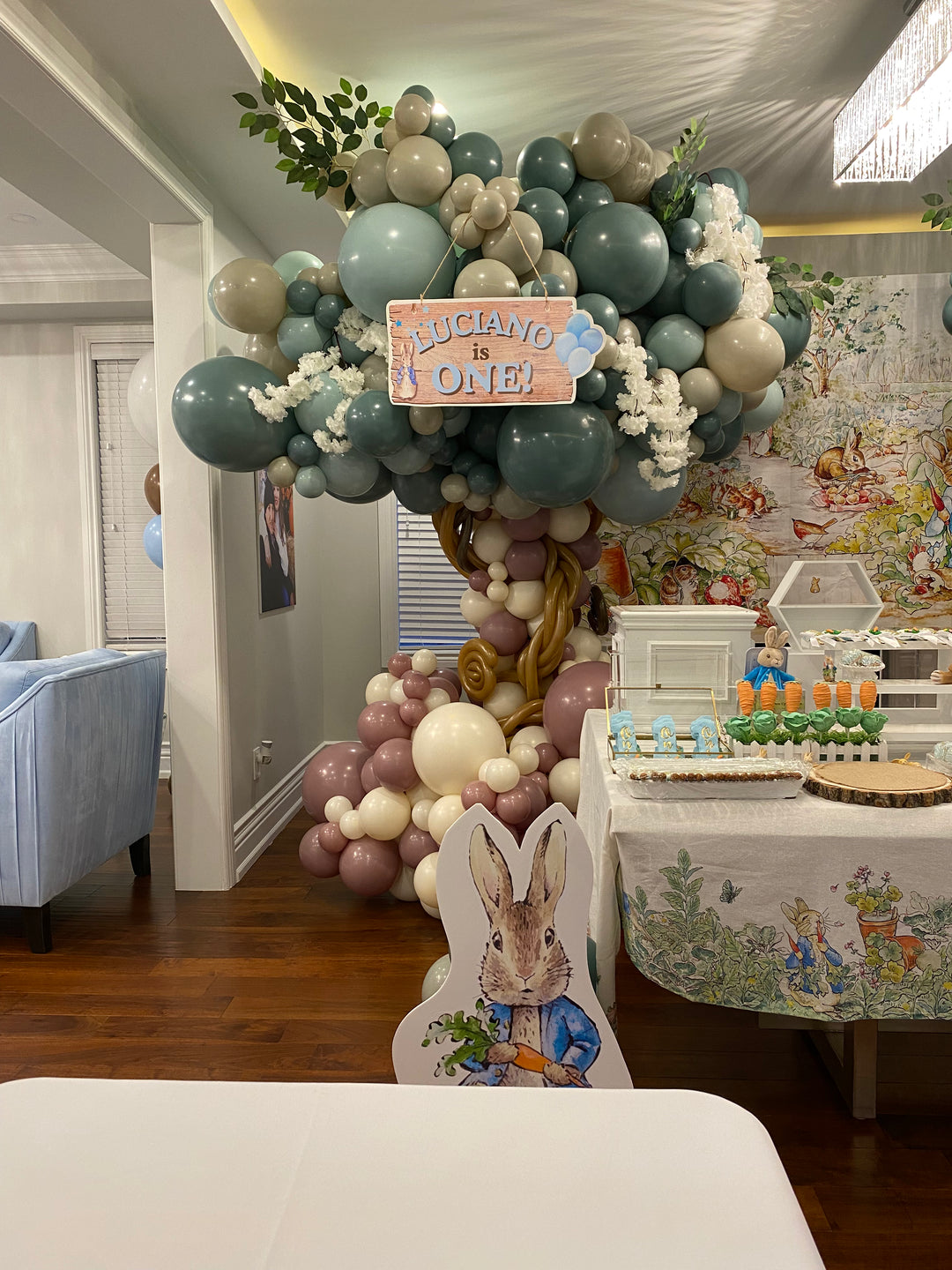 Peter Rabbit Trees and theme Install – T.O. Balloons
