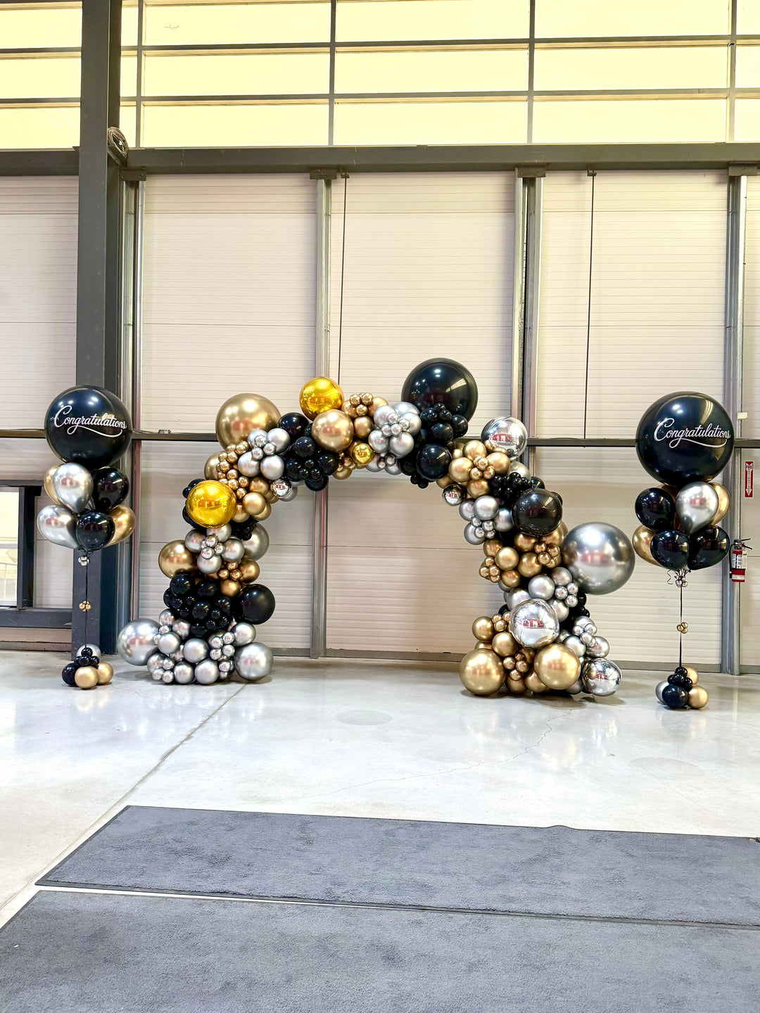 8x10ft balloon Arch with custom branding And 2x Custom Bouquets