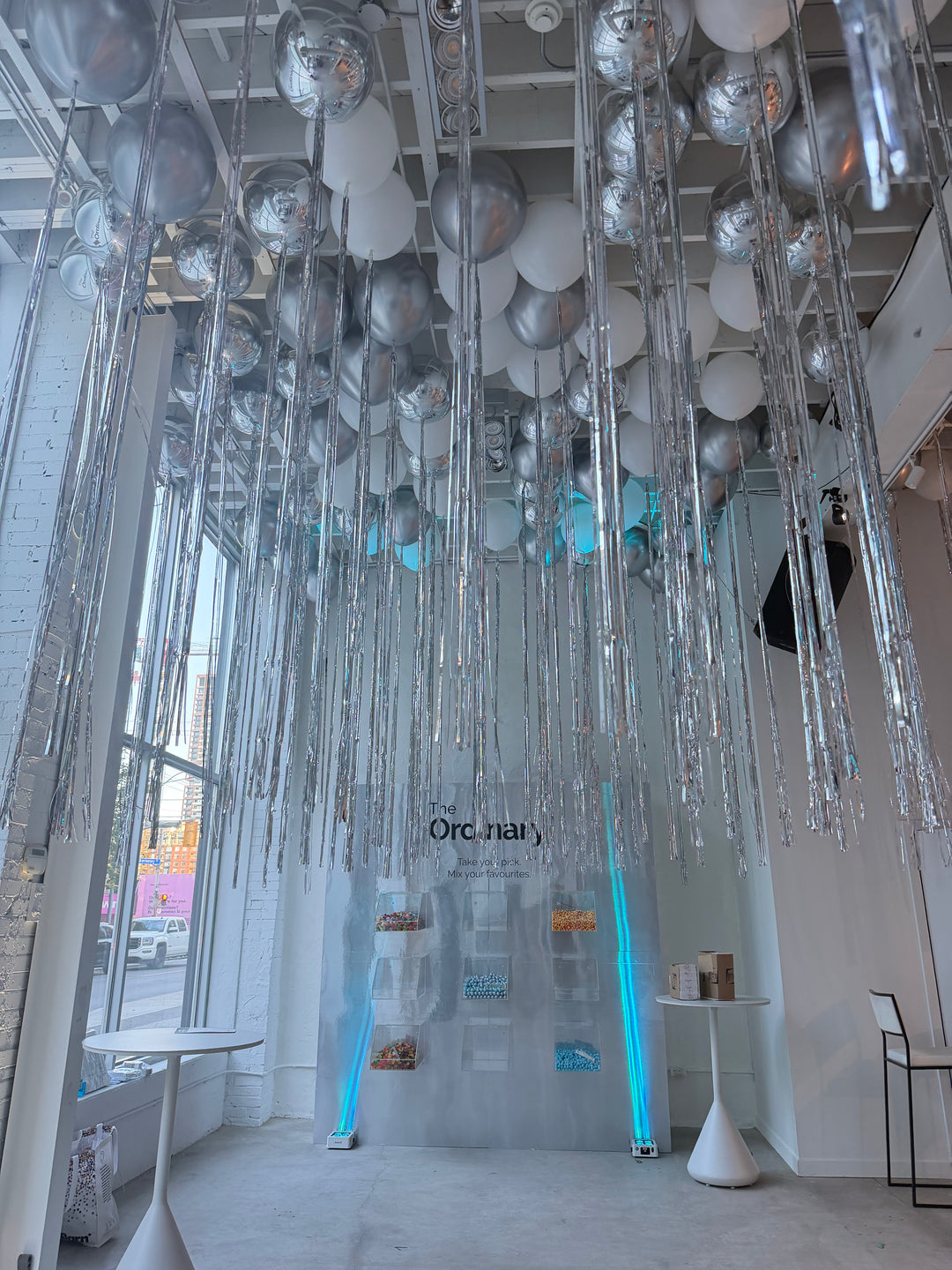 Loose ceiling Orbz with tinsel tail - Silver (qty 1)
