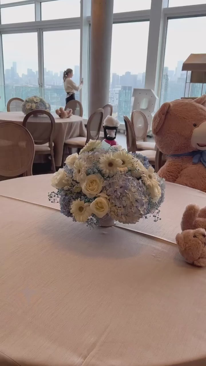 Jumbo Teddy Bear on balloon stand (this bear is a rental)